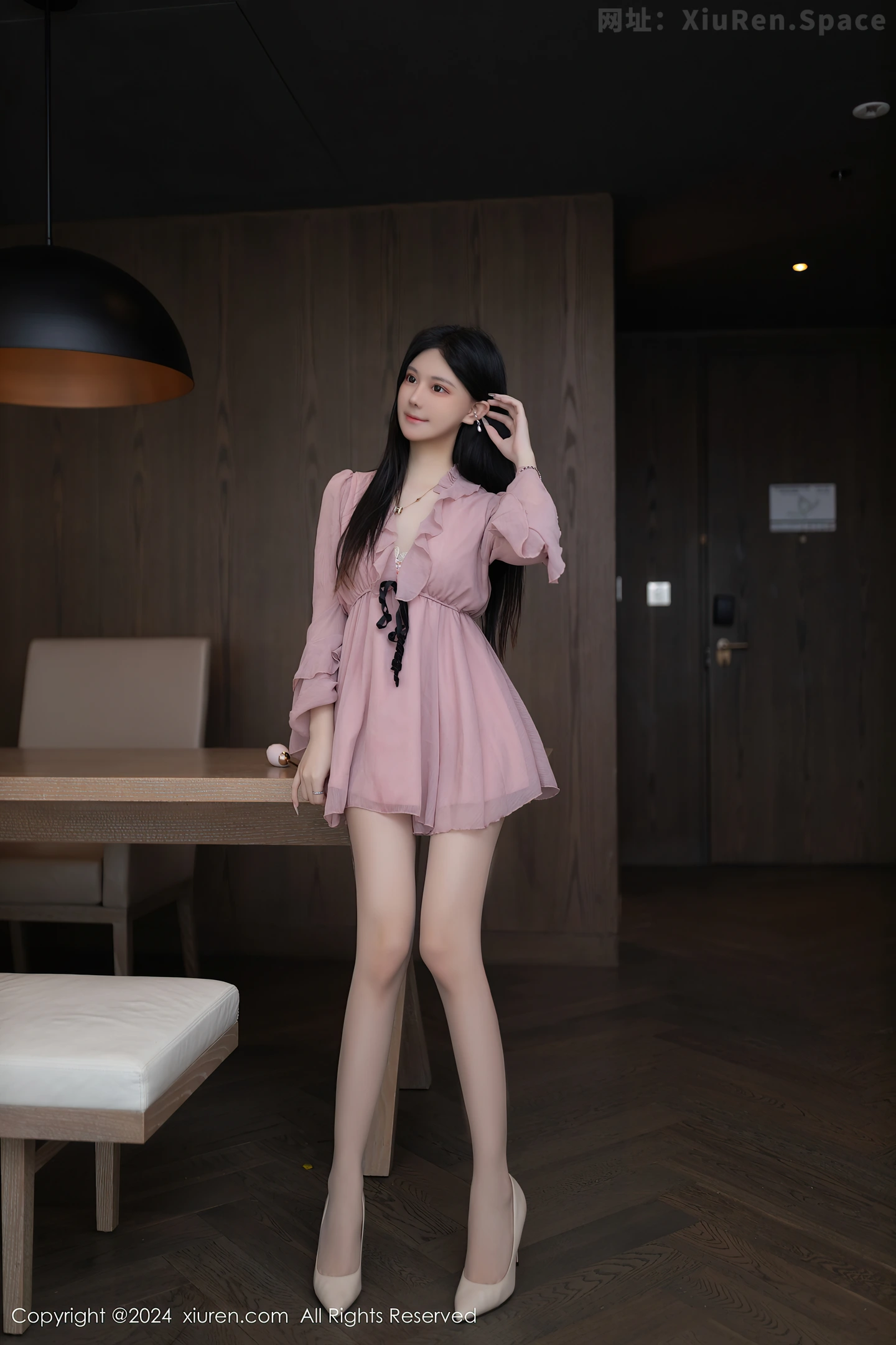 图片[3]-[XiuRen秀人网]VOL.8925 模特幼幼性感紫色连衣短裙+白色薄透情趣服秀完美身材诱惑写真80P-秀人网官方网站